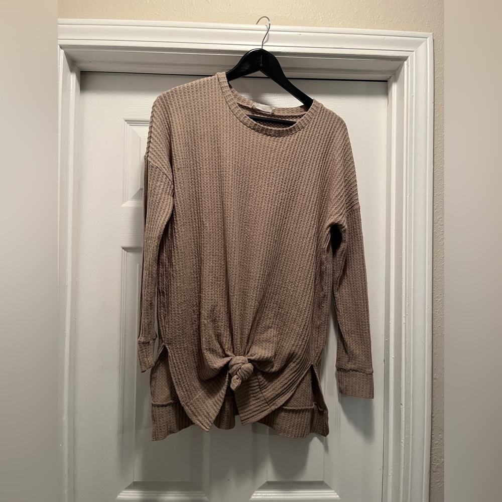 🐠Zenana. Women’s Brown Sweater. Tie in Front or Levave Loose. Size Small.